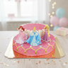 3 Prinzessinnen auf zweistöckiger Torte mit Band