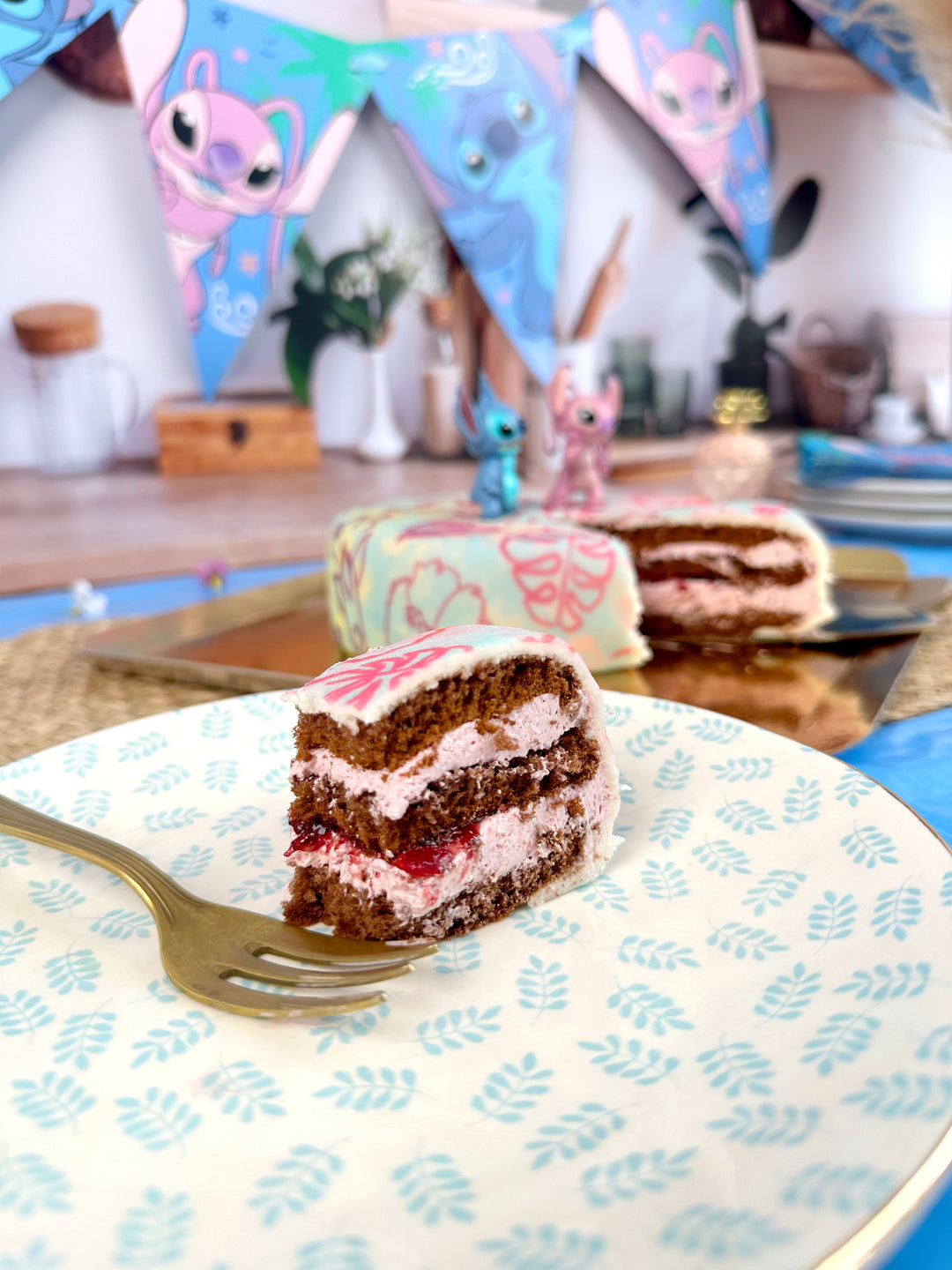 Angel & Stitch® auf tropischer Deluxe-Torte