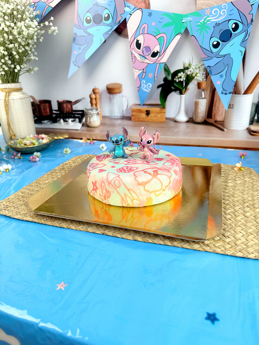 Angel & Stitch® auf tropischer Deluxe-Torte