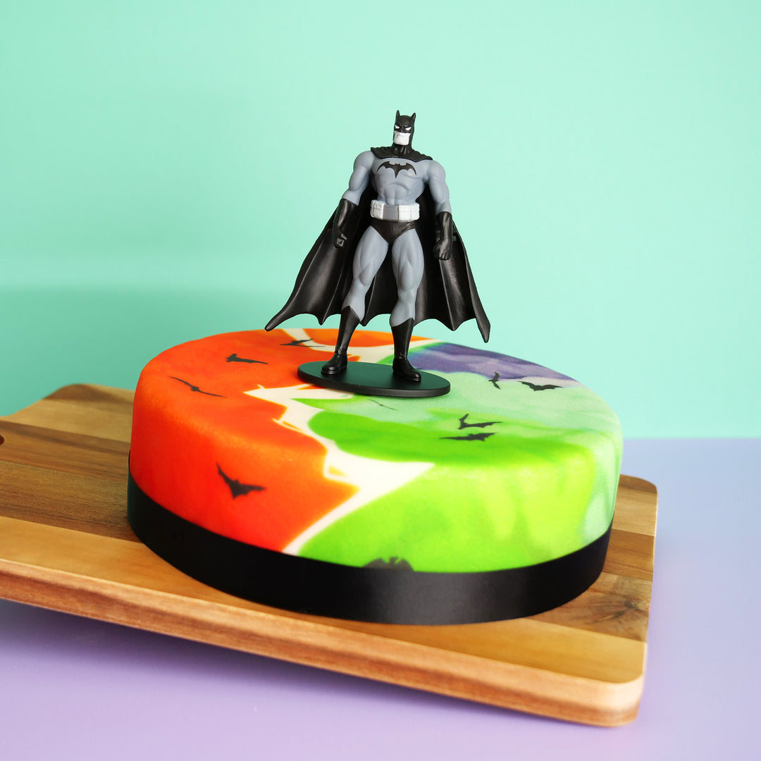 Batman®-Figur auf Comic-Wolken-Torte