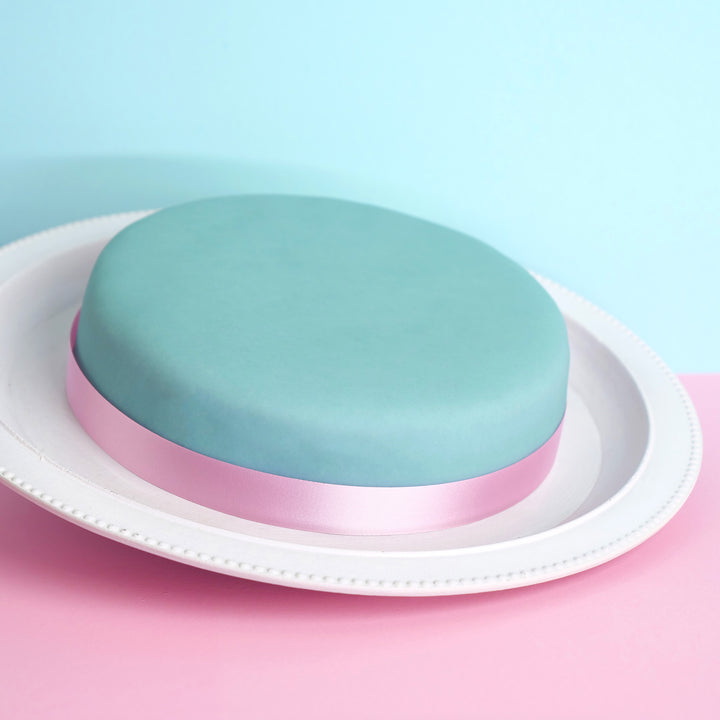 Blaue Torte mit Tortenband