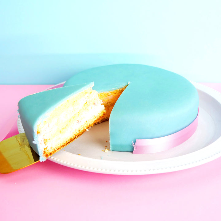 Blaue Torte mit Tortenband