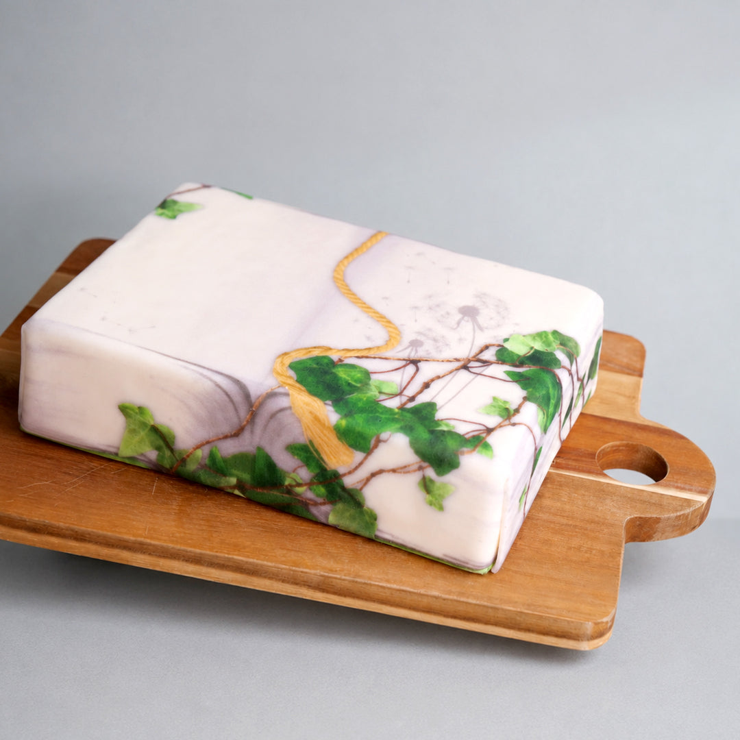 Buch-Torte mit Efeu + individuelle Beschriftung