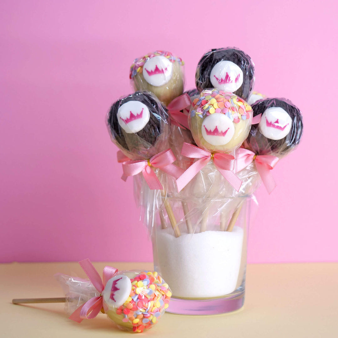 12 Cake-Pops mit Logo, Red Velvet & Chocolate Chips