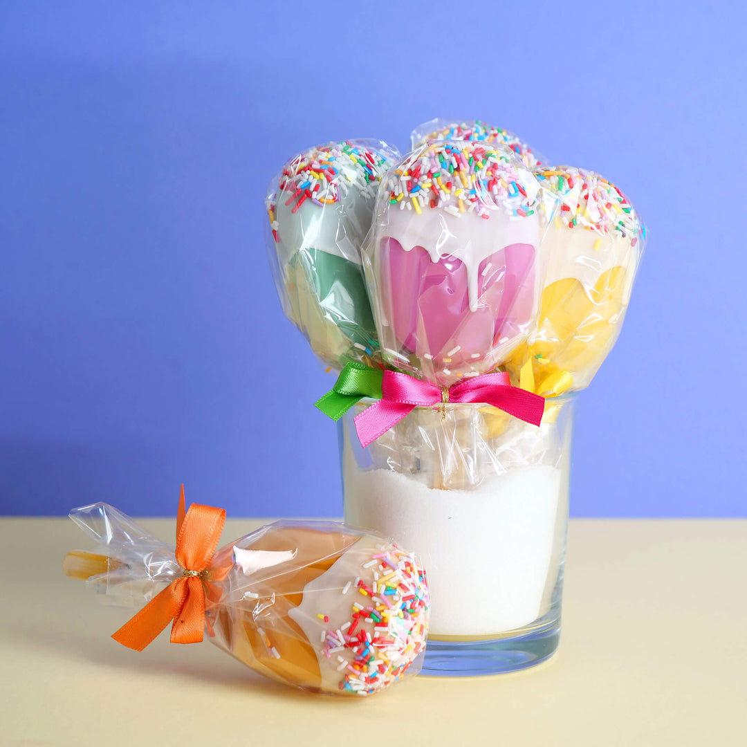 Cake-Popsicle mit bunter Glasur (10 Stück)