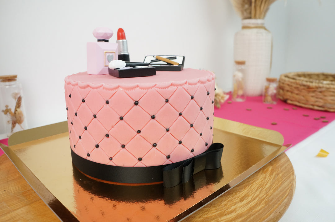 Deluxe Make-Up Torte mit schwarzem Band