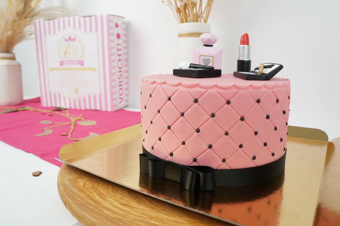Deluxe Make-Up Torte mit schwarzem Band