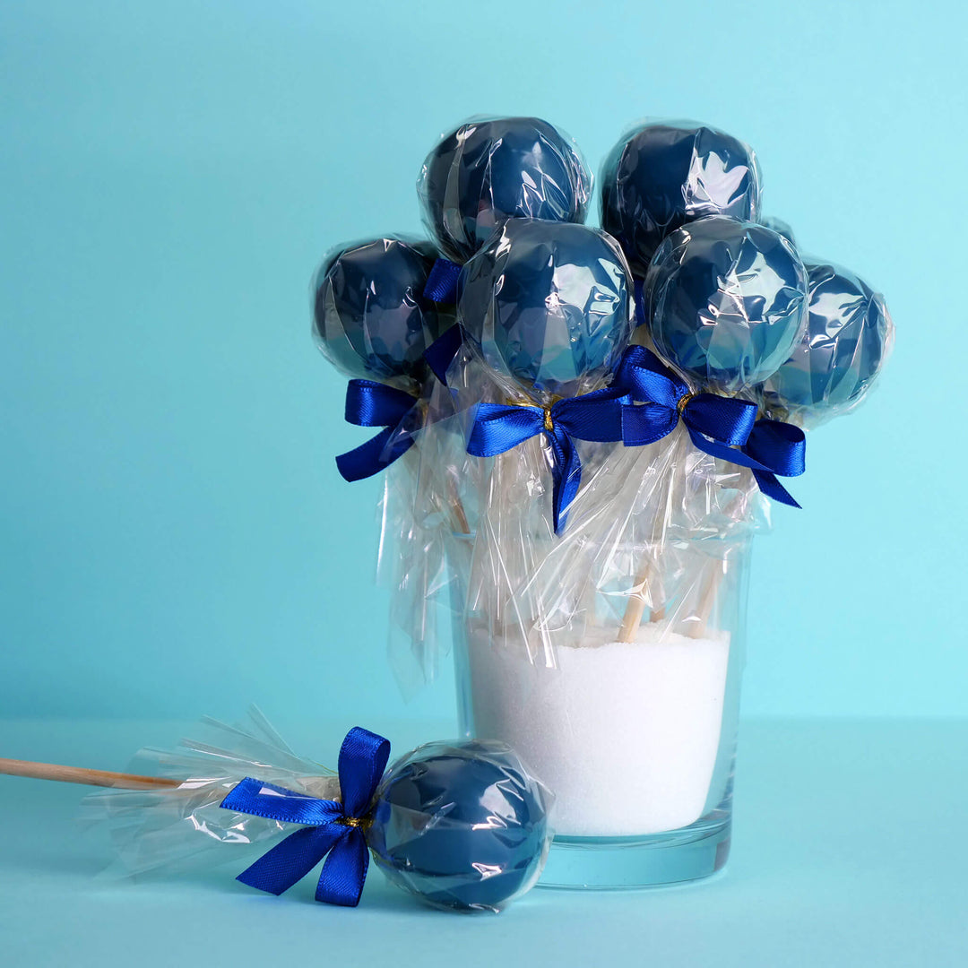 Einfarbige bunte Cake-Pops (12 Stück)