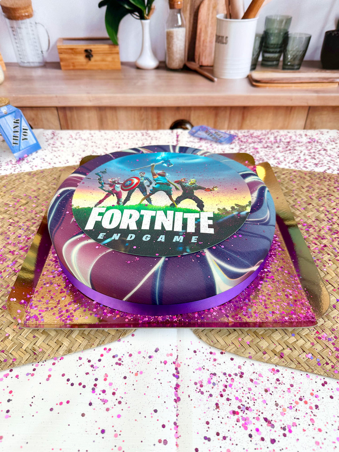 Fortnite®-Tortenaufleger auf Galaxie-Torte