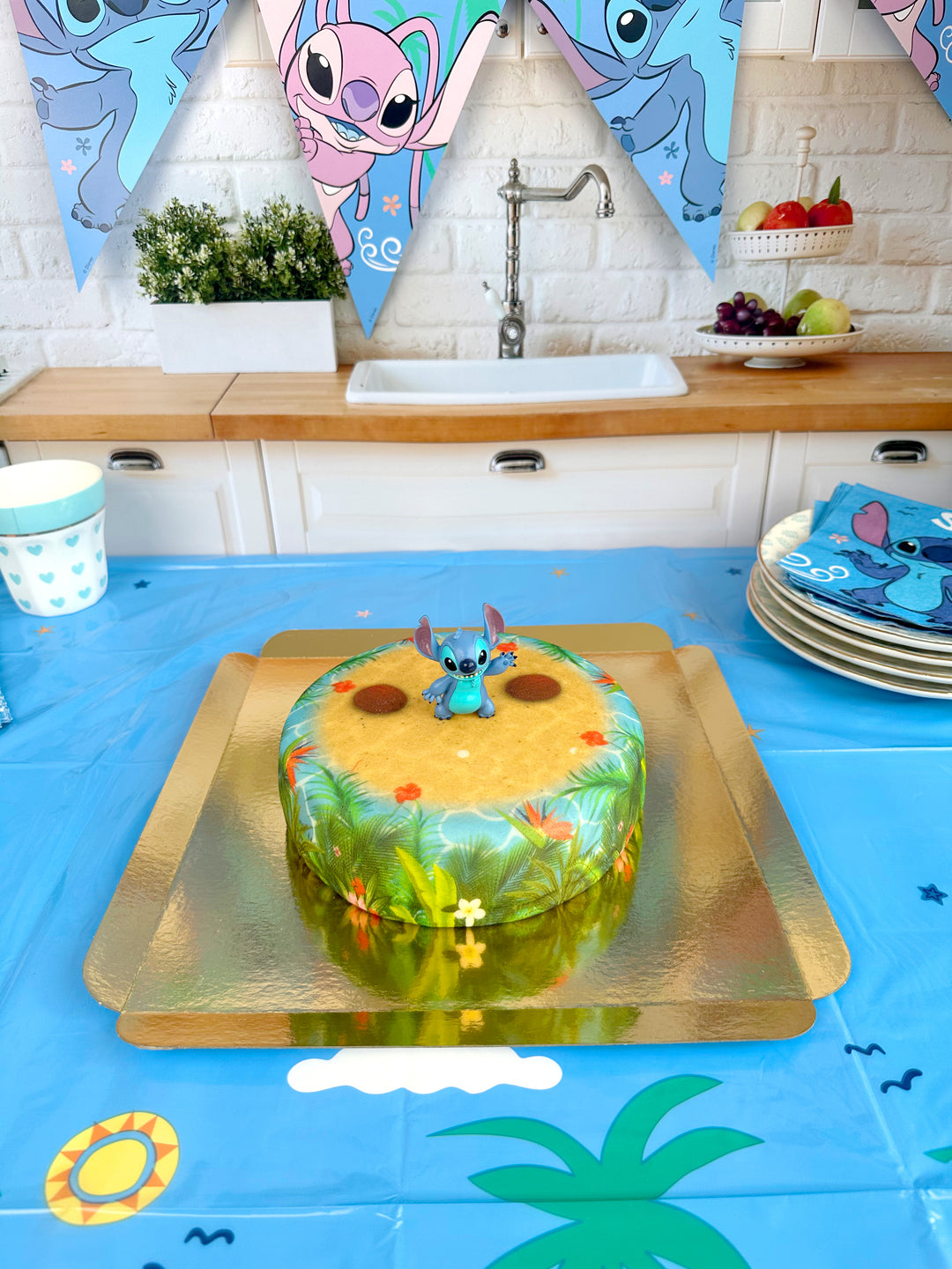 Stitch® auf Tropenstrand-Torte