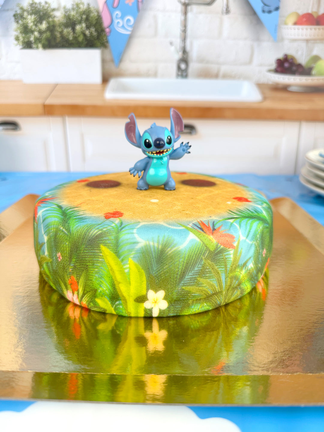Stitch® auf Tropenstrand-Torte