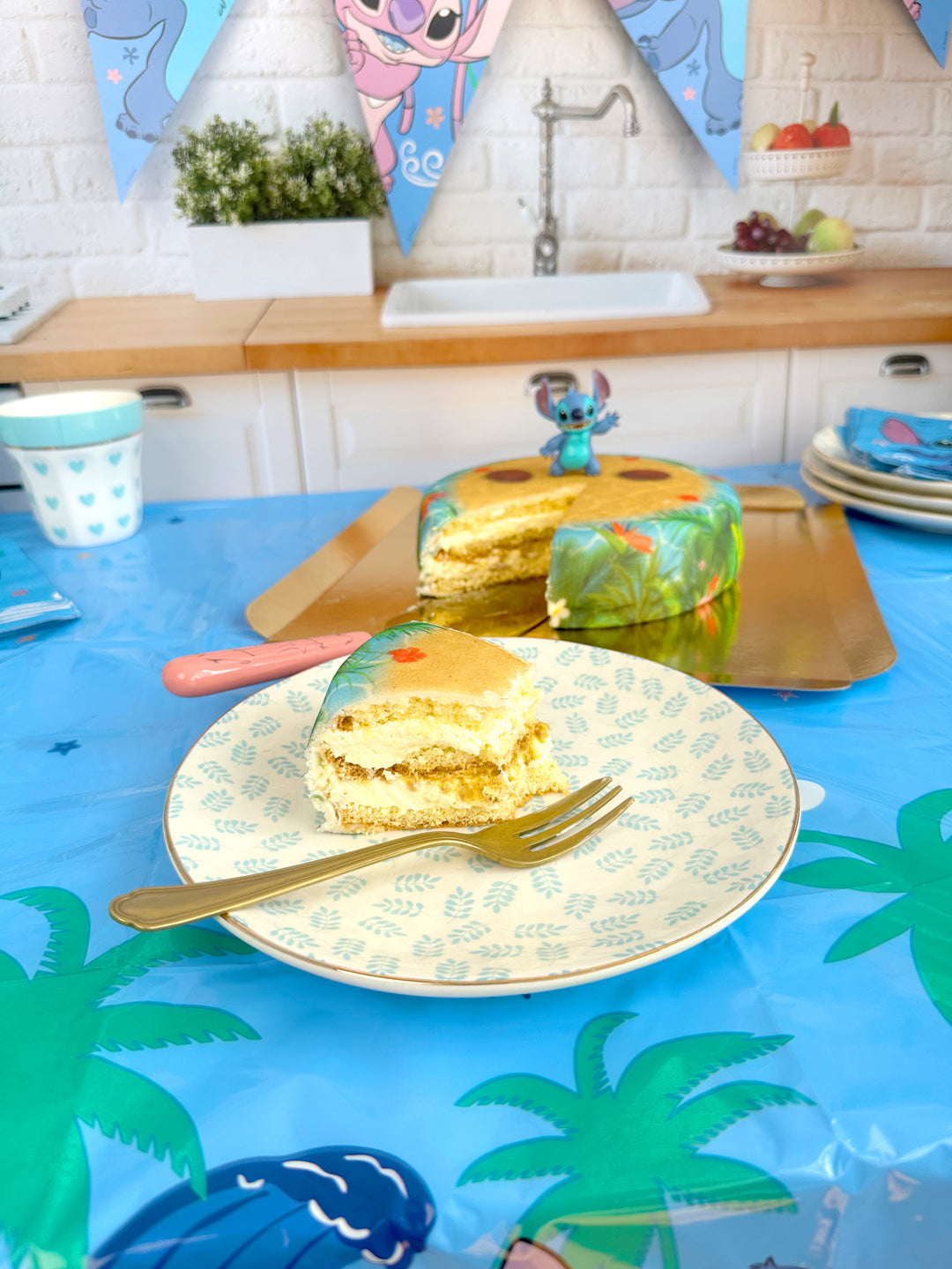 Stitch® auf Tropenstrand-Torte