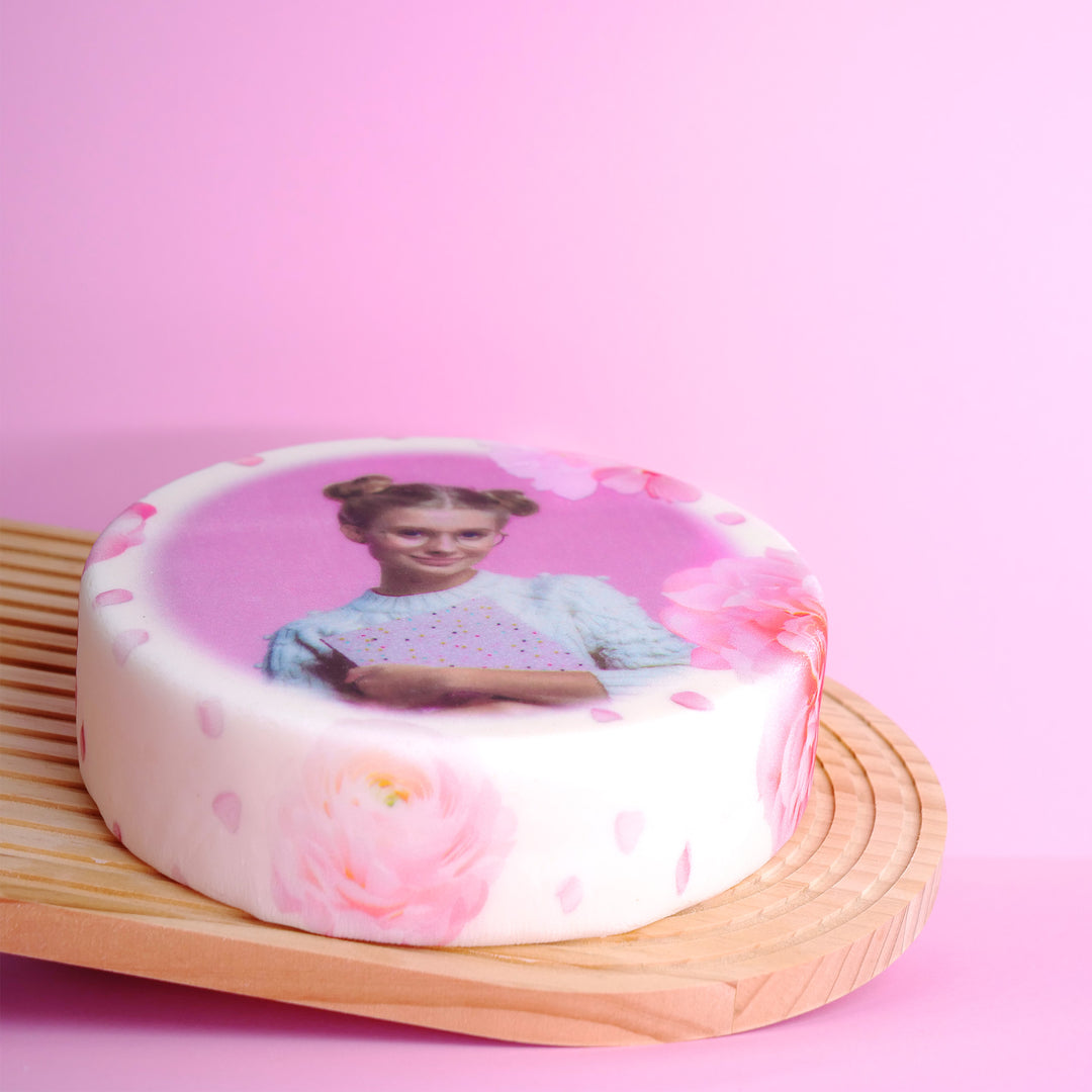 Fototorte mit rosa Blütenzauber-Rahmen, rund