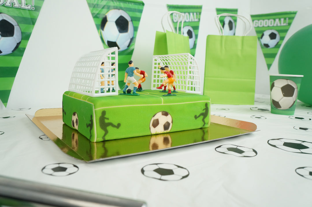 Fußballfeld-Torte mit Fußballern