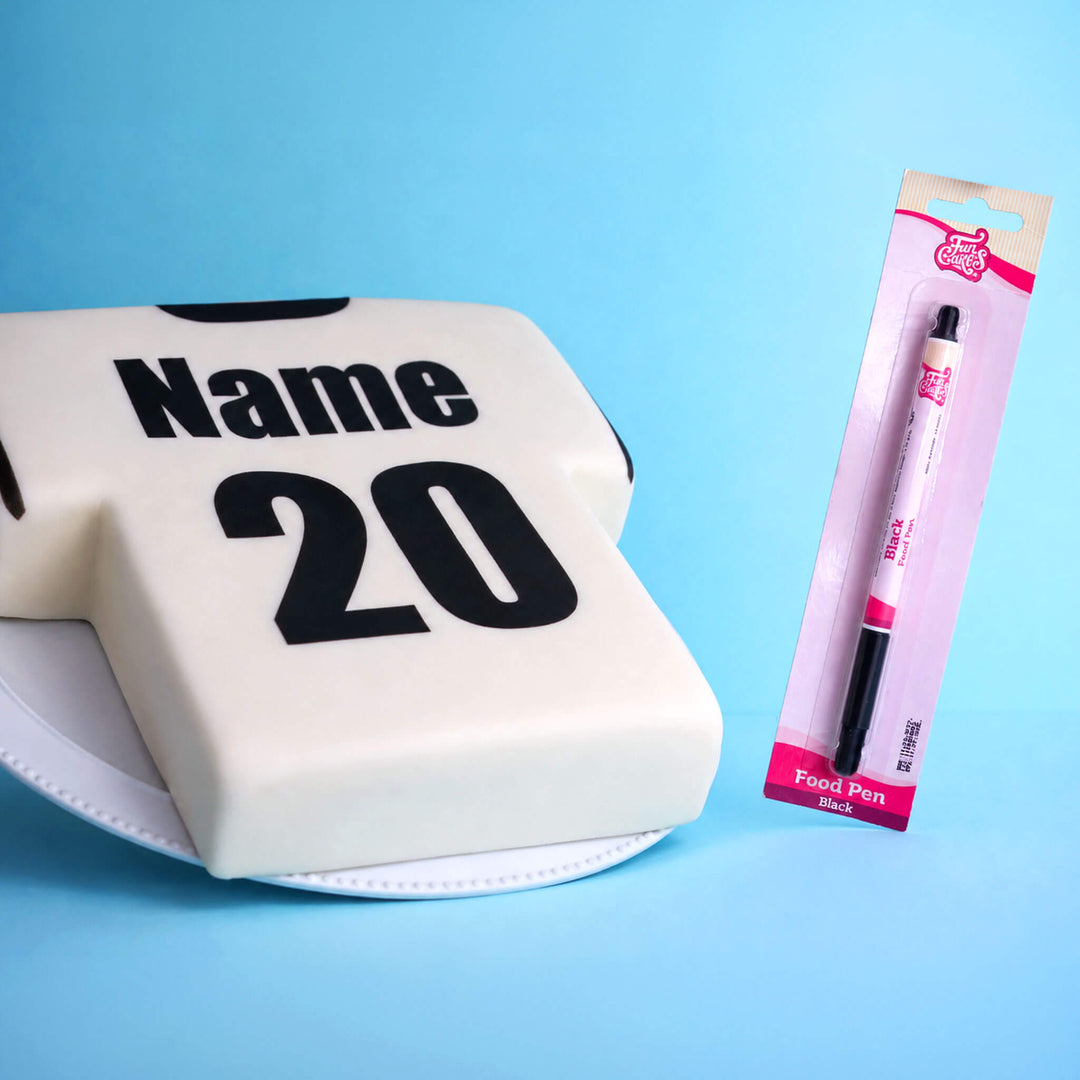 Fußballtrikot-Torte zum Signieren