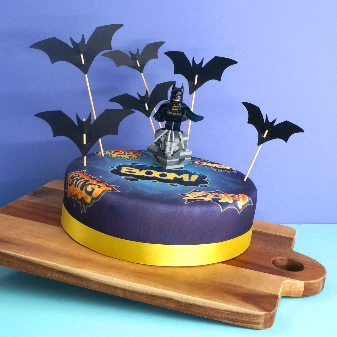 LEGO Batman®-Figur auf Torte