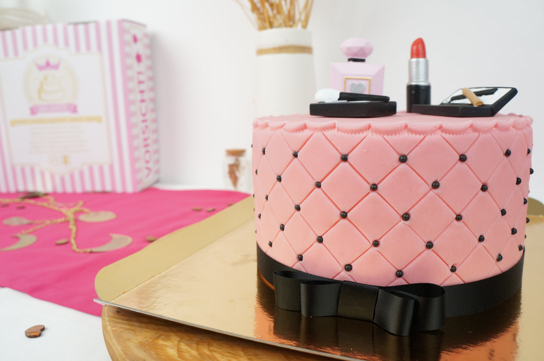 Deluxe Make-Up Torte mit schwarzem Band