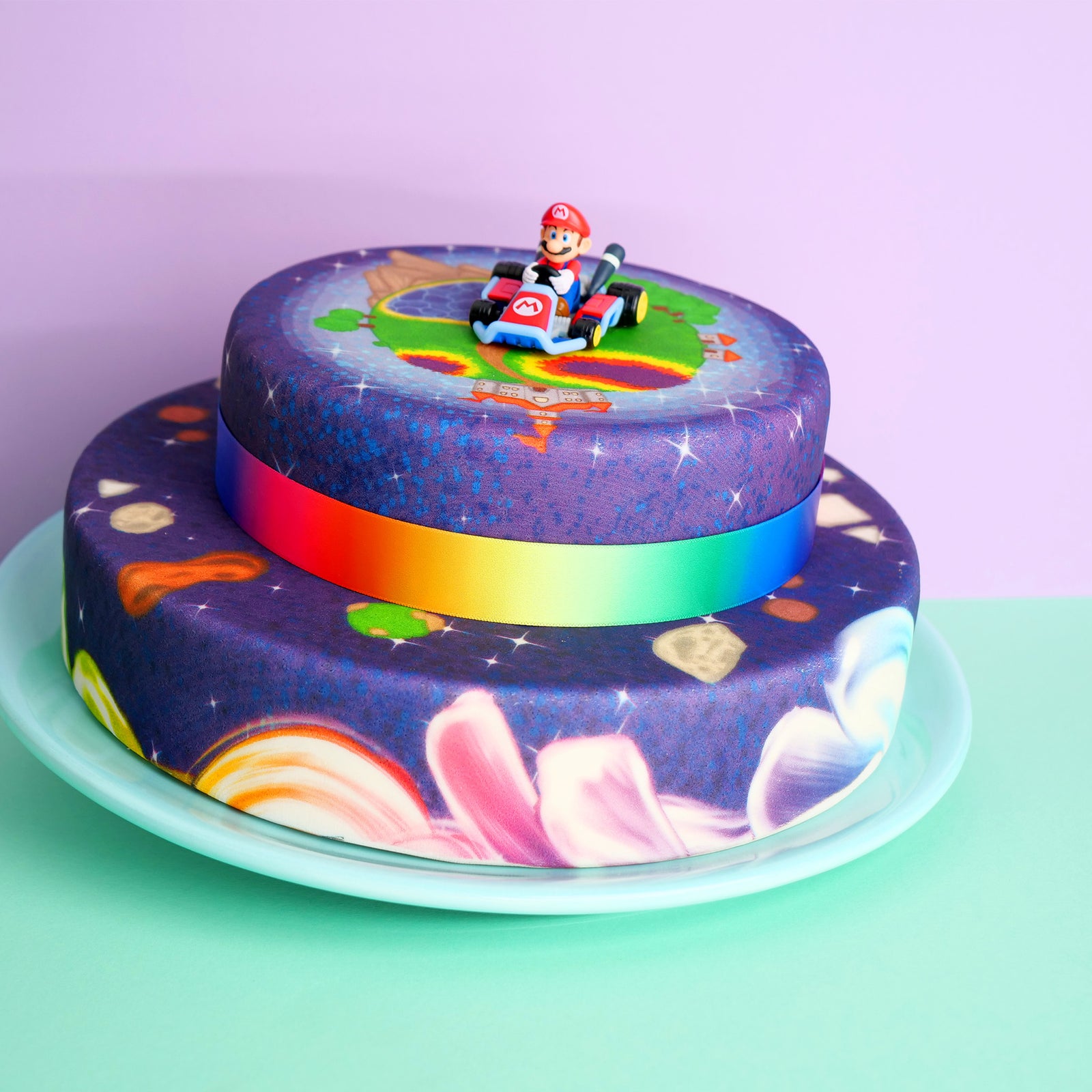 Mario Kart® auf zweistöckiger gemalter Planeten-Torte