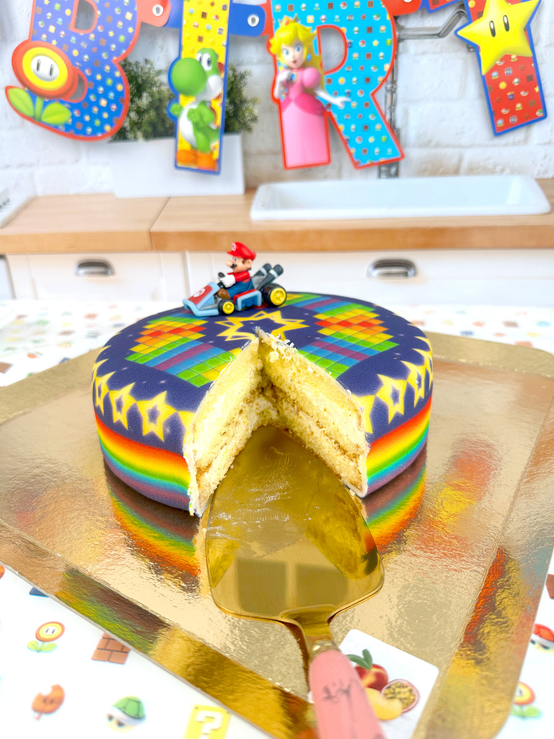 Mario Kart® auf Sternenstrecke-Torte