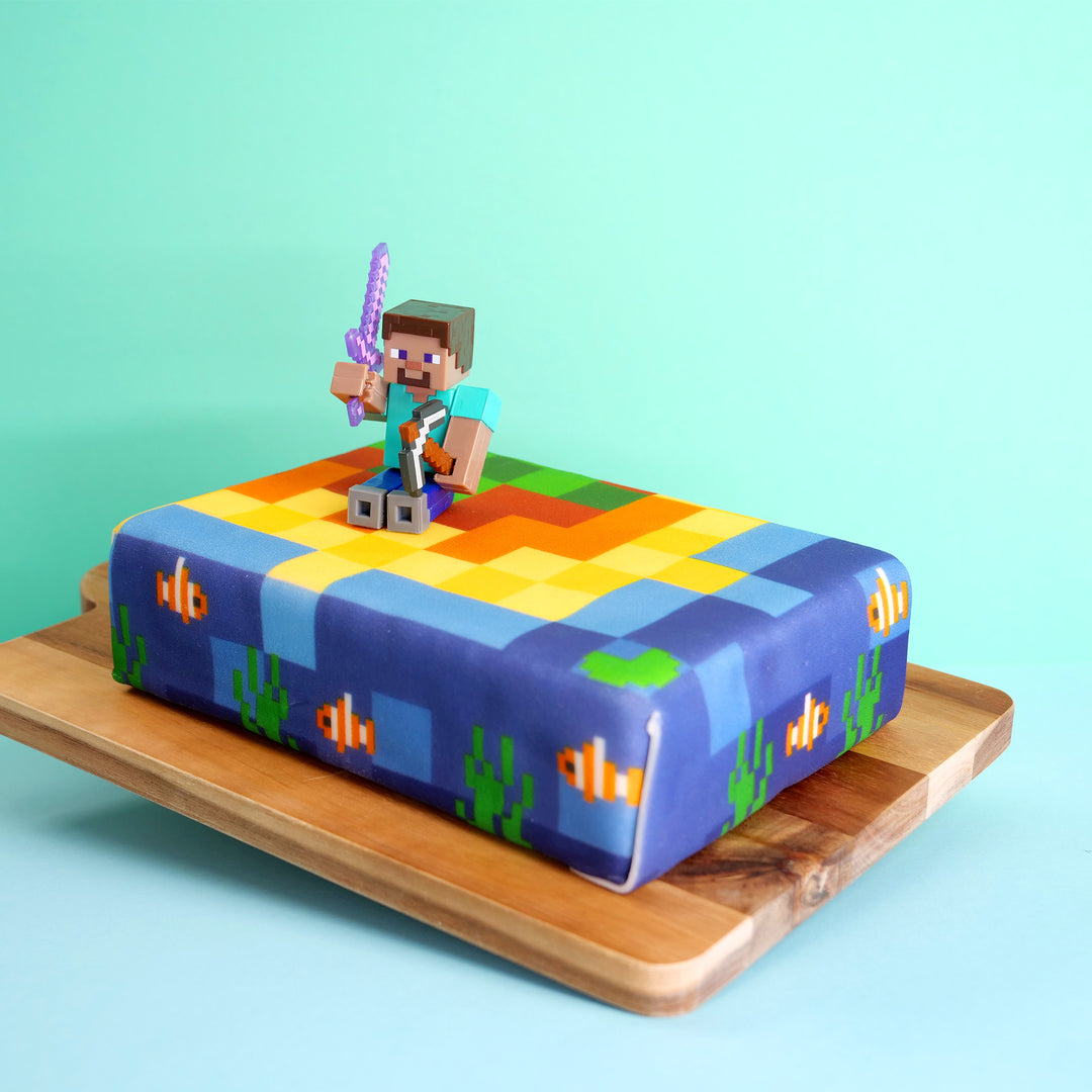 Minecraft®-Figur auf Küsten-Torte
