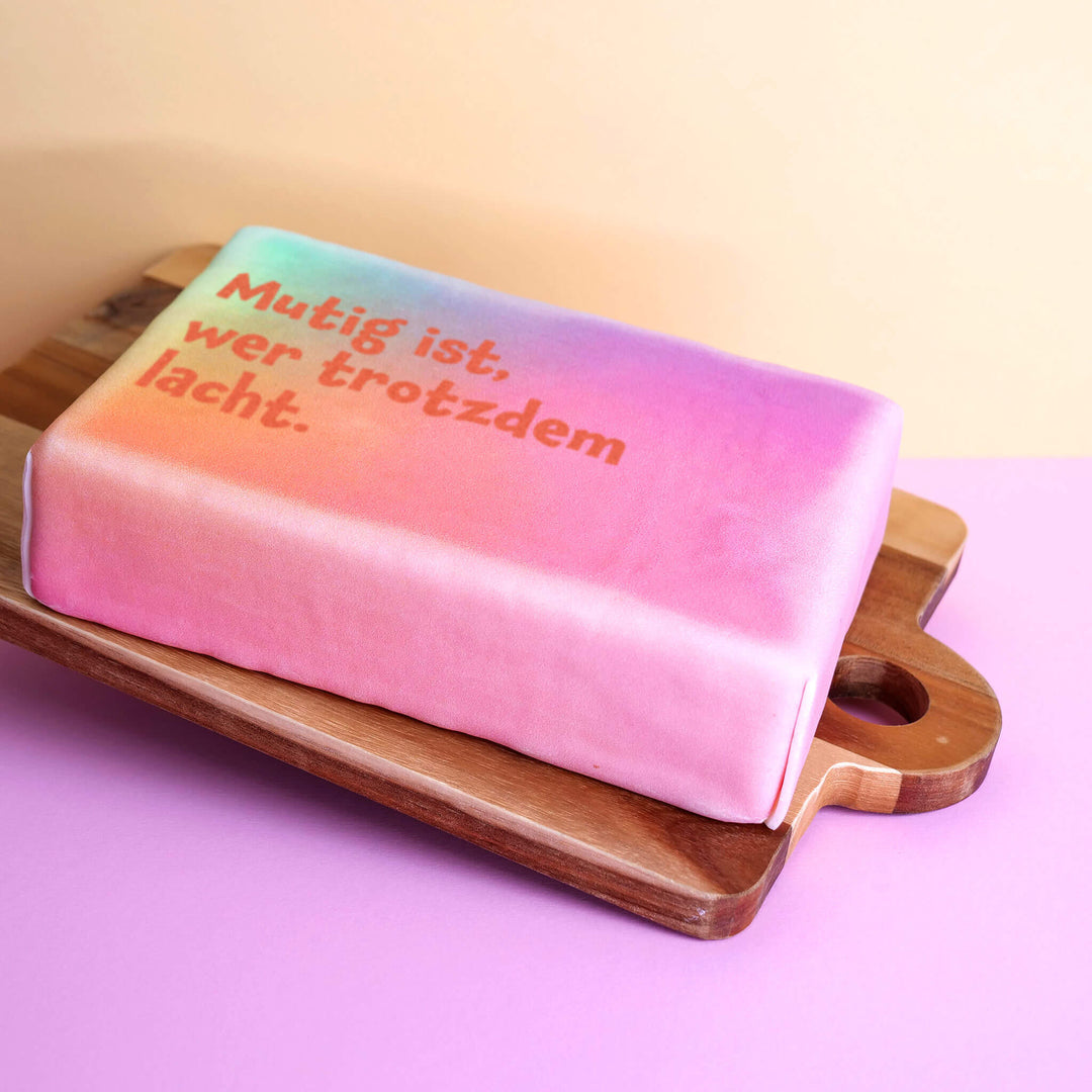 Spruch-Torte "Mutig ist, wer trotzdem lacht."