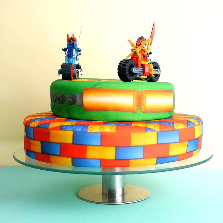 Lego® Ninjago® auf zweistöckiger Ninja-Torte