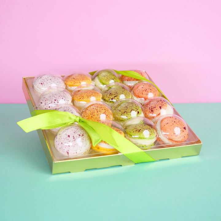 Gesprenkelte Oster-Macarons (16 Stück)