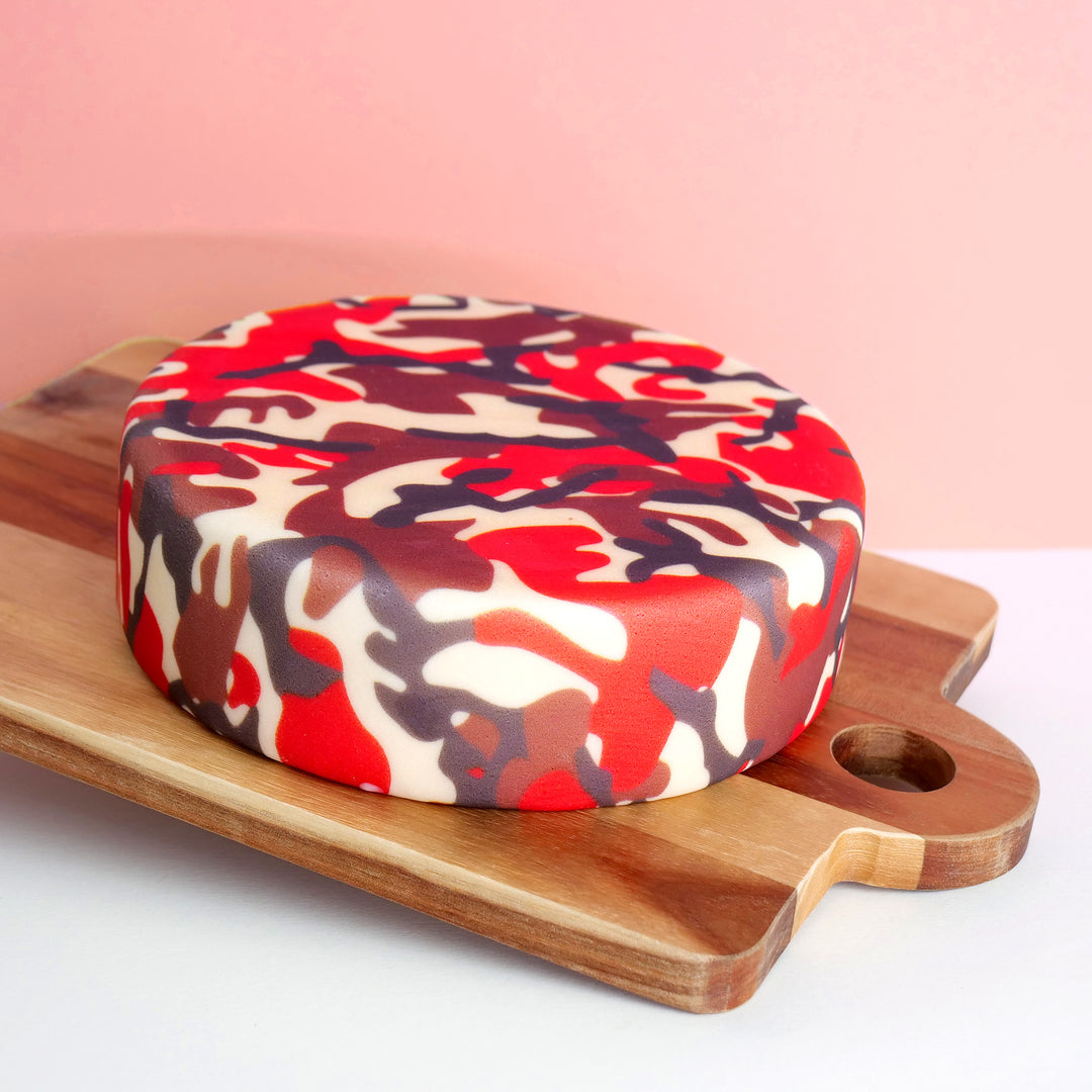 Rote Camouflage-Torte