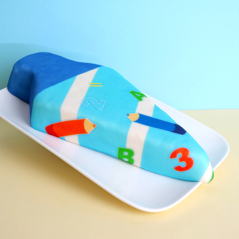 Schultüten-Torte mit Stiften in Hellblau