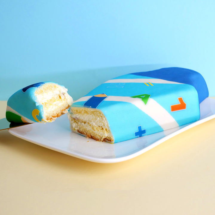 Schultüten-Torte mit Stiften in Hellblau
