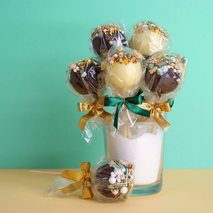 Weihnachts-Cake-Pops mit gold-grünen Streuseln (12 Stück)
