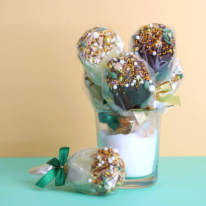 Weihnachts-Cake-Popsicle mit gold-grünen Streuseln (10 Stück)
