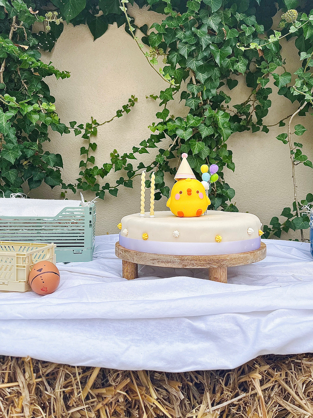 Weiße Torte mit Tortenband