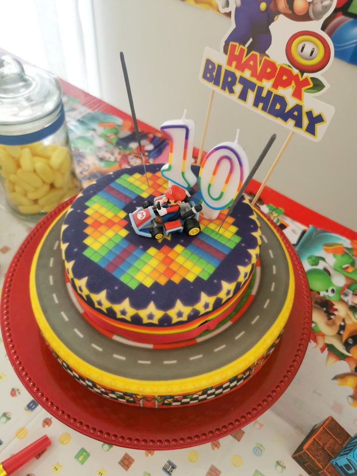 Mario Kart® auf zweistöckiger Weltenstrecken-Torte