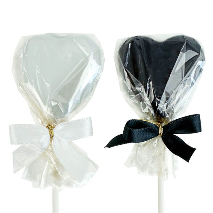 Herzförmige Cake-Pops mit heller und dunkler Schokolade