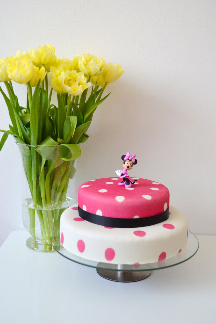 Minnie Maus® auf 2-stöckiger Punkte-Torte