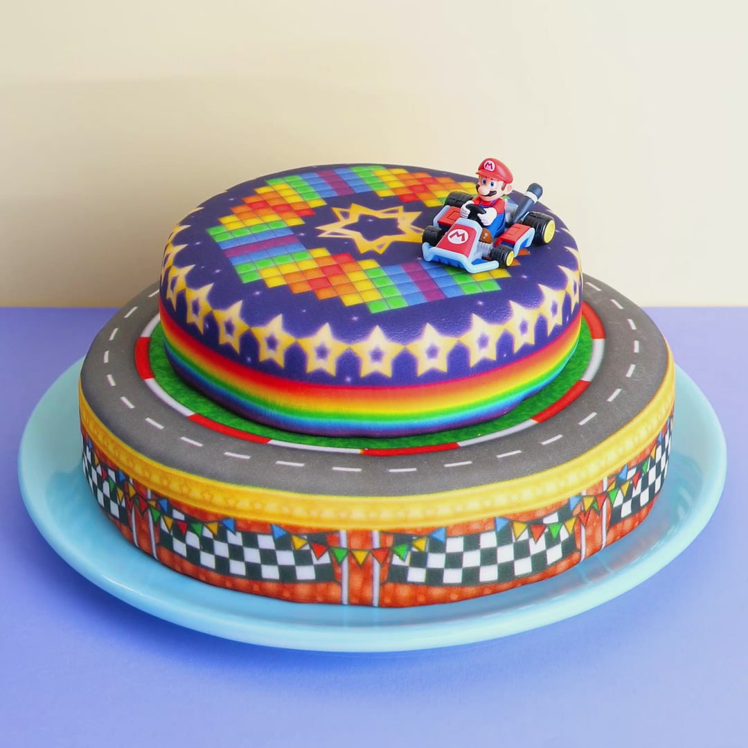 Mario Kart® auf zweistöckiger Weltenstrecken-Torte