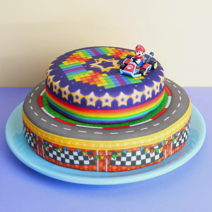 Mario Kart® auf zweistöckiger Weltenstrecken-Torte
