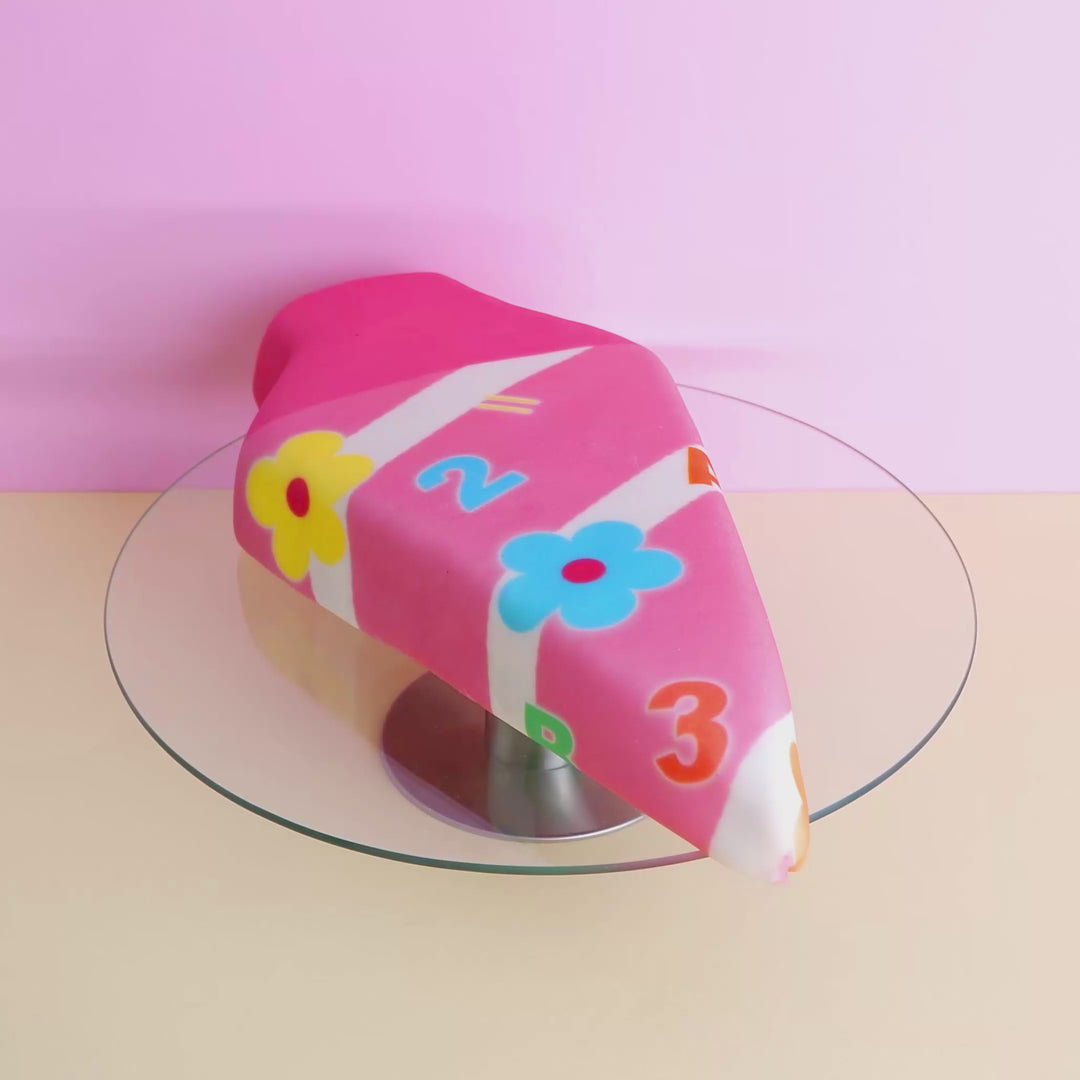 Schultüten-Torte mit Blumen in Pink
