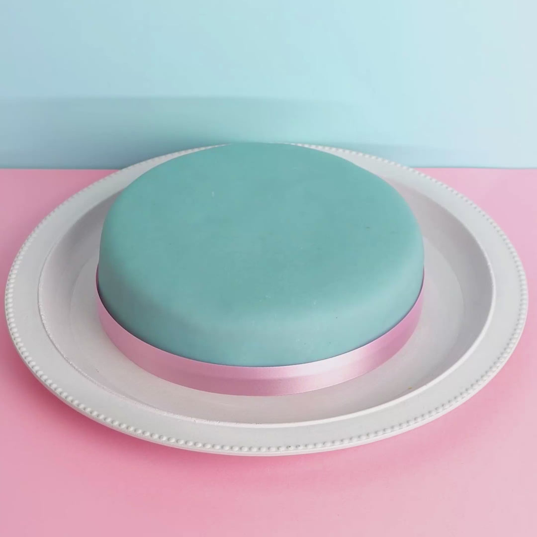 Blaue Torte mit Tortenband