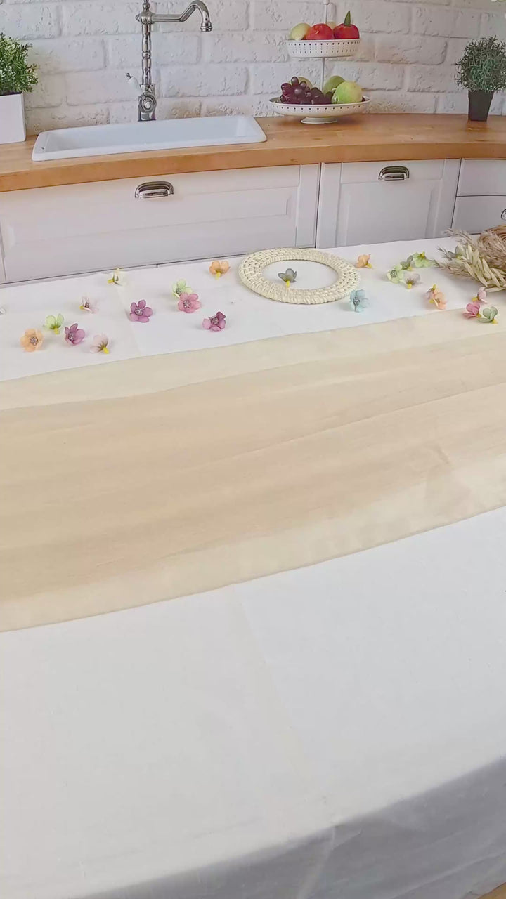 Weiße Torte mit Tortenband