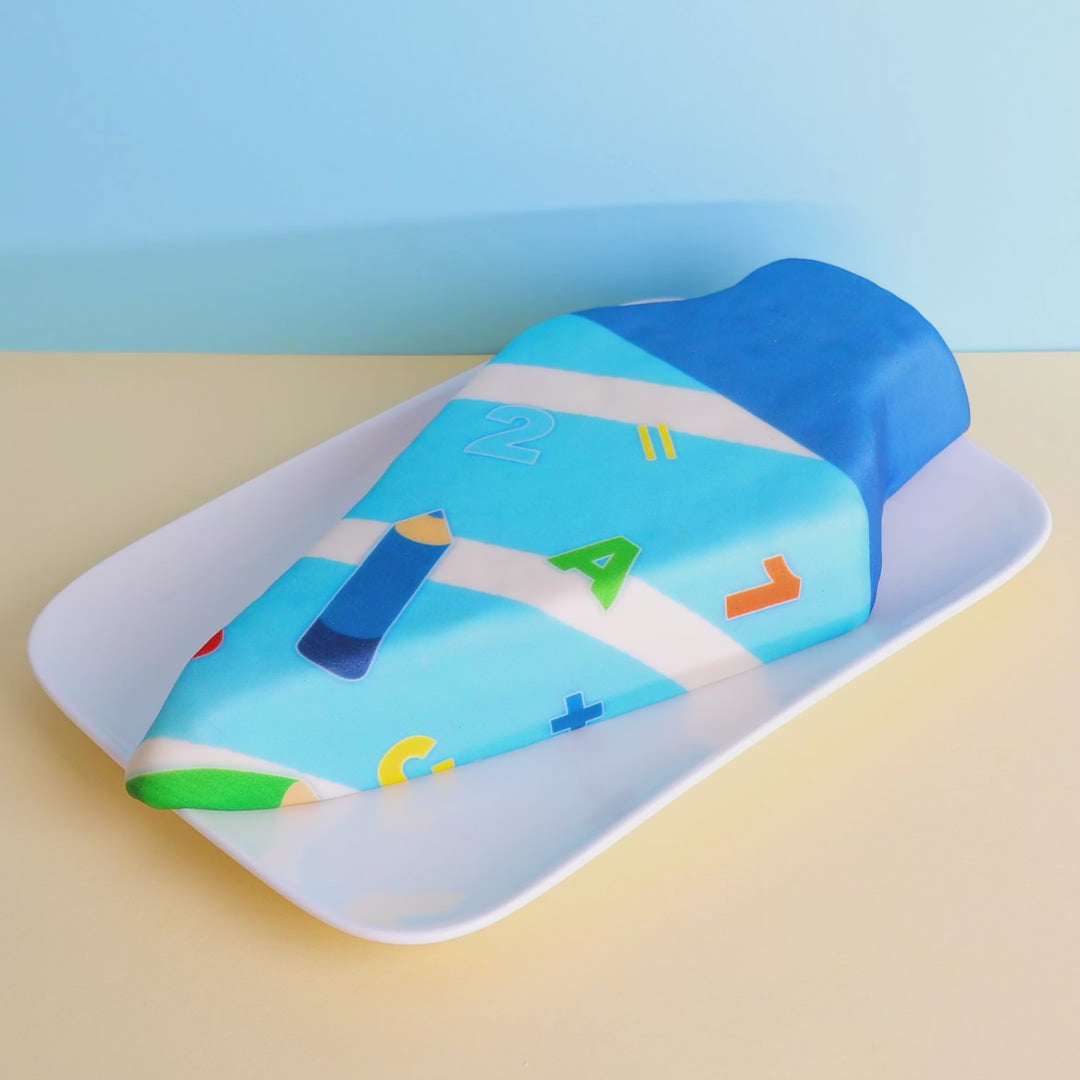 Schultüten-Torte mit Stiften in Hellblau