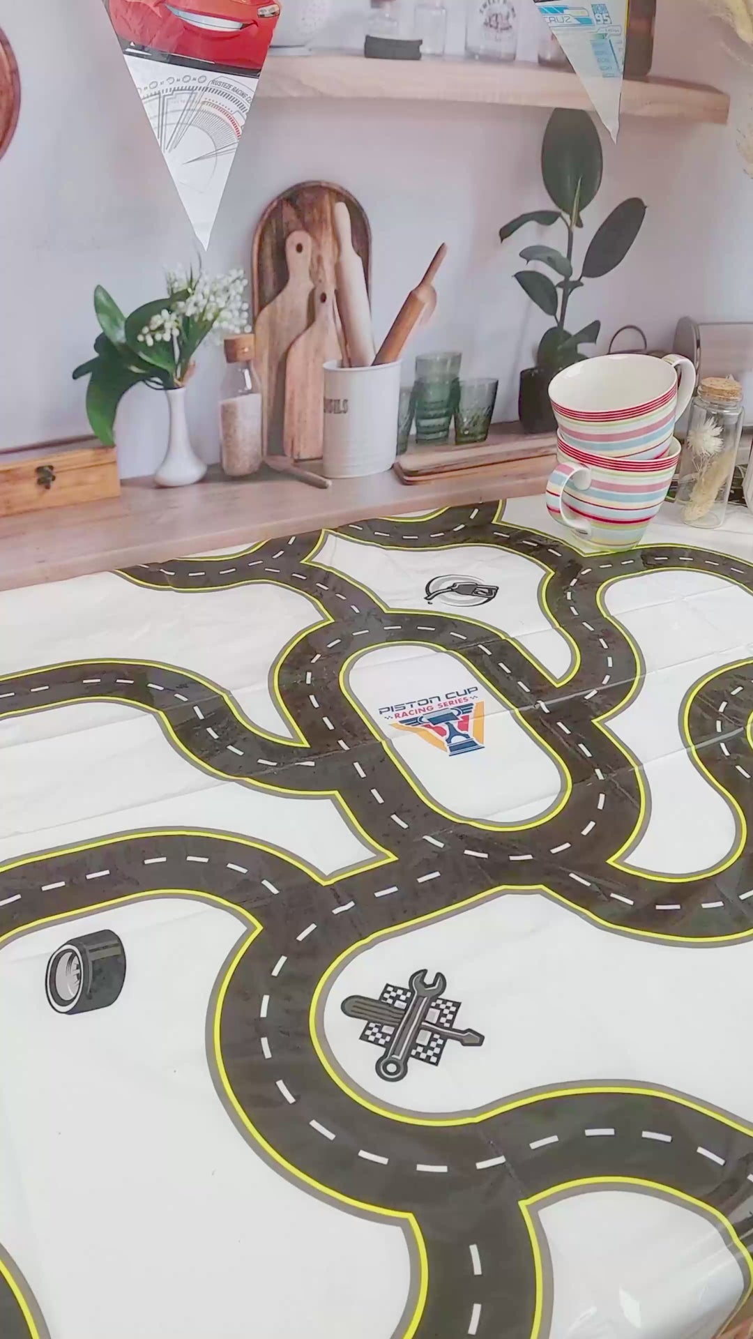 Cars® - Lightning McQueen auf Rennstrecke-Torte