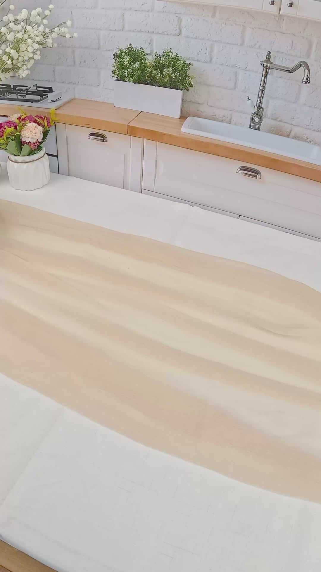 Cake-Pops mit bunter Glasur und Logo (12 Stück)