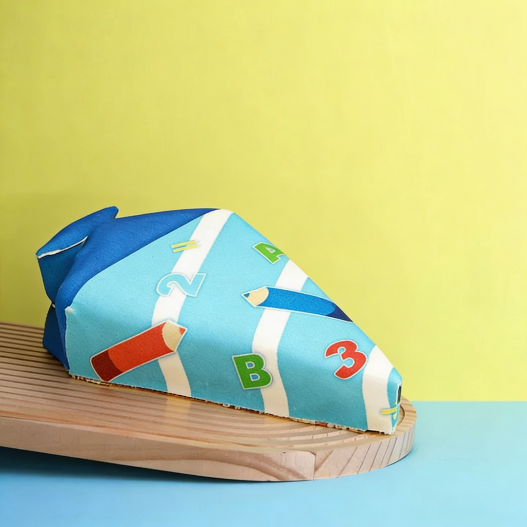Schultüten-Torte mit Stiften in Hellblau