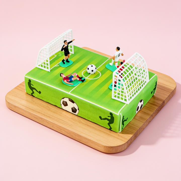 Fußballfeld-Torte mit Fußballern