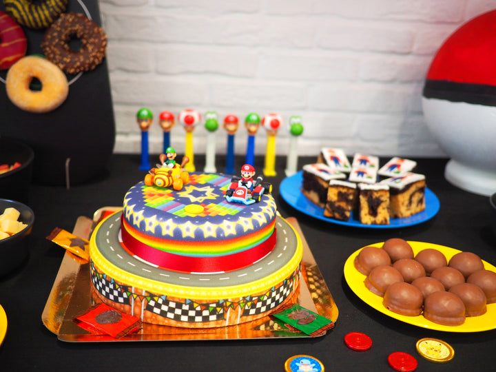 Mario Kart® auf zweistöckiger Weltenstrecken-Torte